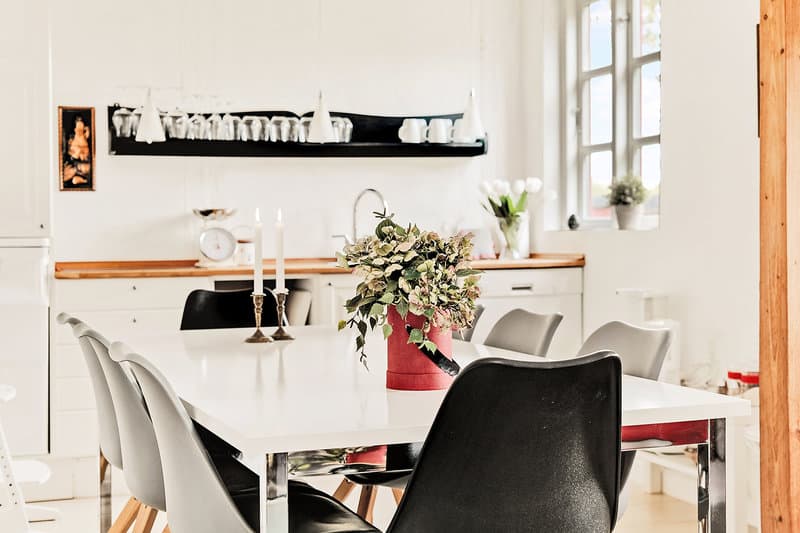 Ferielejlighedens køkken-alrum